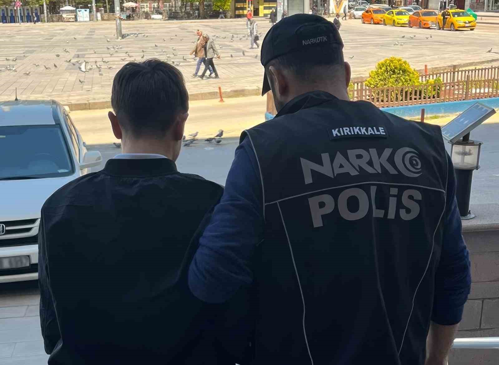 Aracında ve evinde uyuşturucu bulunan şüpheli tutuklandı
