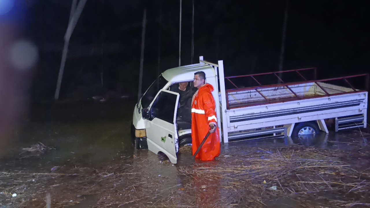 Araçta mahsur kalma ihbarına giden itfaiye teşekkür yerine sitemle karşılaştı
