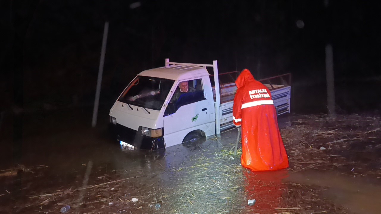 Araçta mahsur kalma ihbarına giden itfaiye teşekkür yerine sitemle karşılaştı
