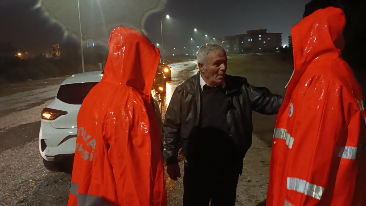 Araçta mahsur kalma ihbarına giden itfaiye teşekkür yerine sitemle karşılaştı
