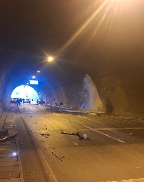 Araklı Tüneli’nde kaza: 4 yaralı
