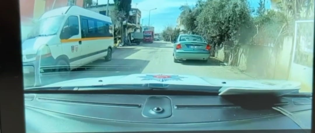 Aranan firari motosiklet sürerken polise yakalandı
Aranan firari motosiklet sürerken polise yakalandı