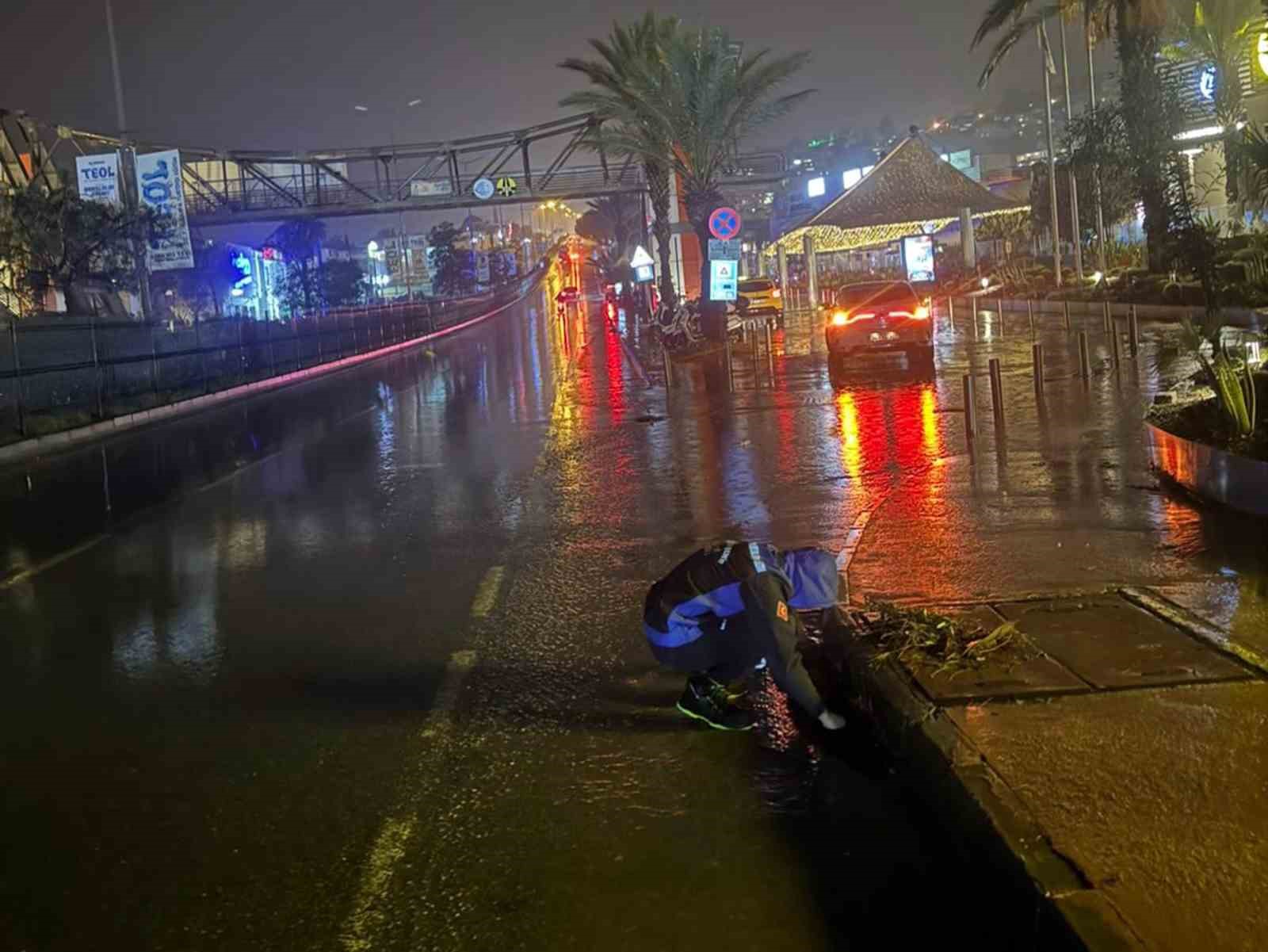 Aras çifti sabaha kadar yağmur mesaisi yaptı
