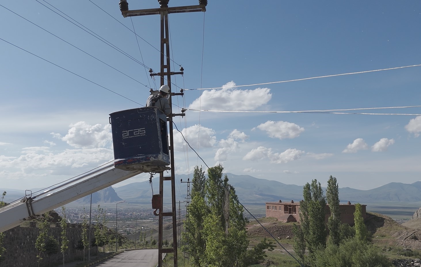Aras Edaş, Ağrı’da kesintisiz enerji için yatırımlarını sürdürüyor
