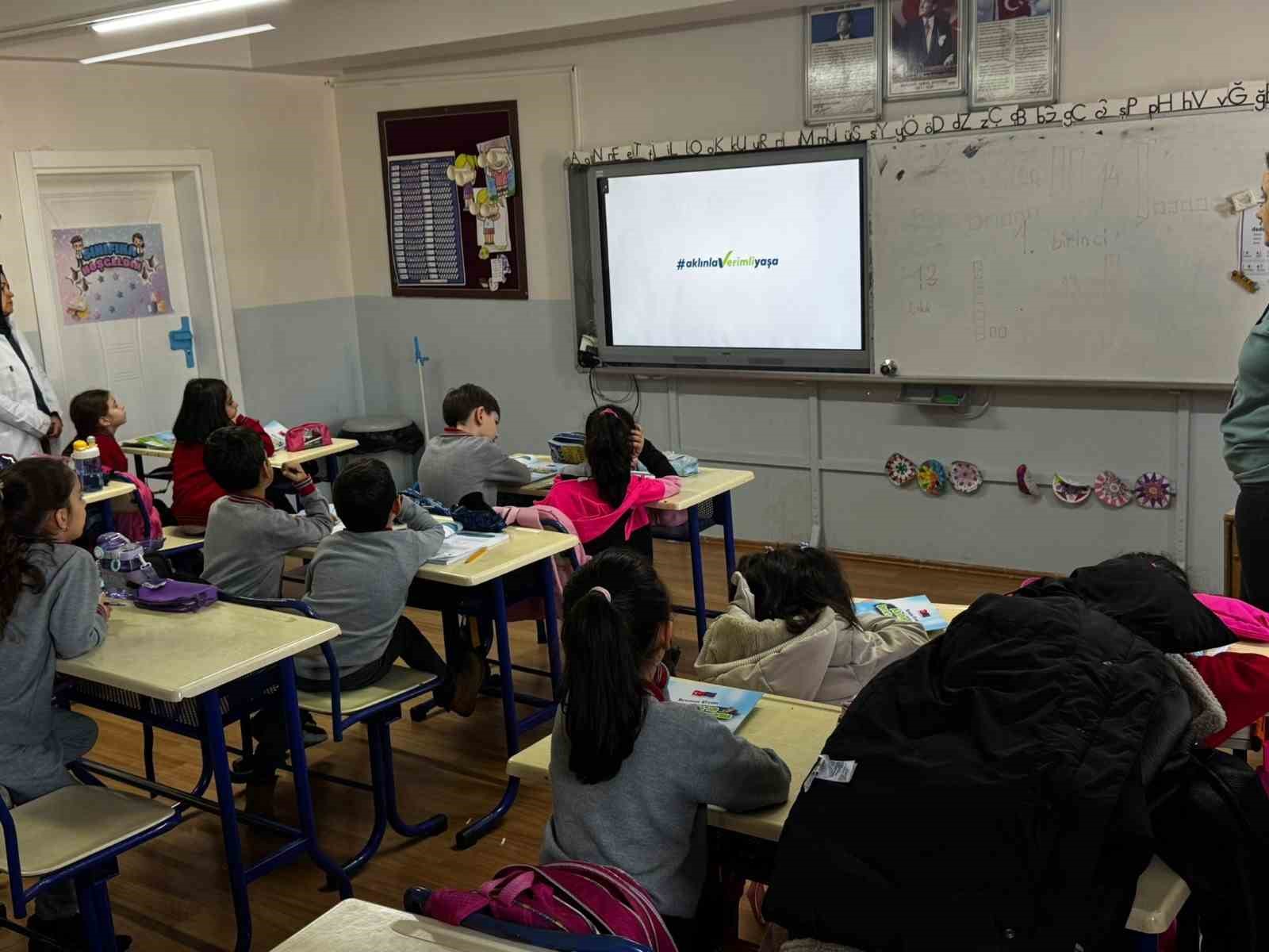 Aras EDAŞ, Enerji Verimliliği Haftası’nda öğrencilerle buluştu
Aras EDAŞ, Enerji Verimliliği Haftası’nda öğrencilerle buluştu