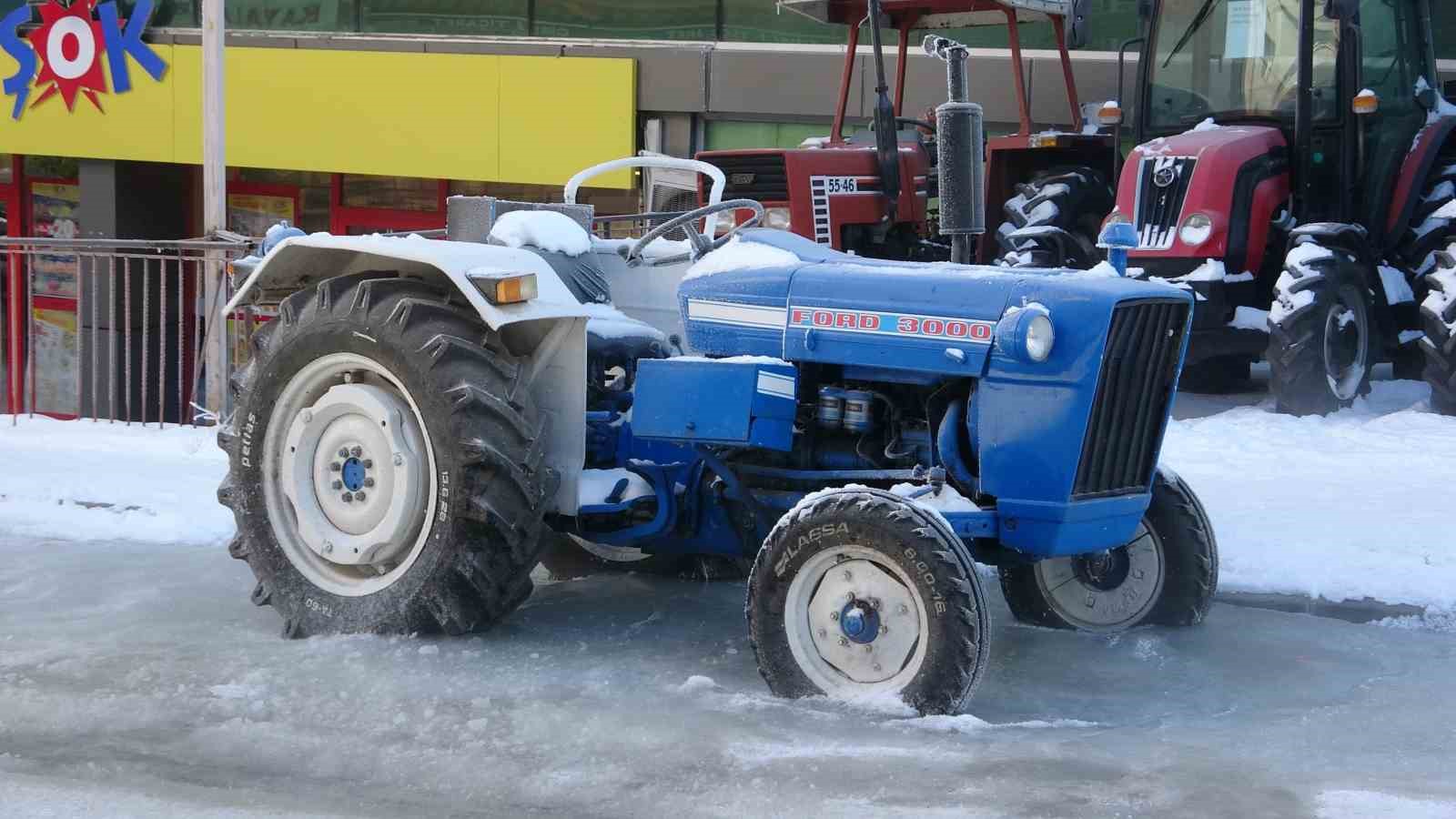 Ardahan dondu; Göle eksi 39,7’yi gördü
Ardahan dondu; Göle eksi 39,7’yi gördü