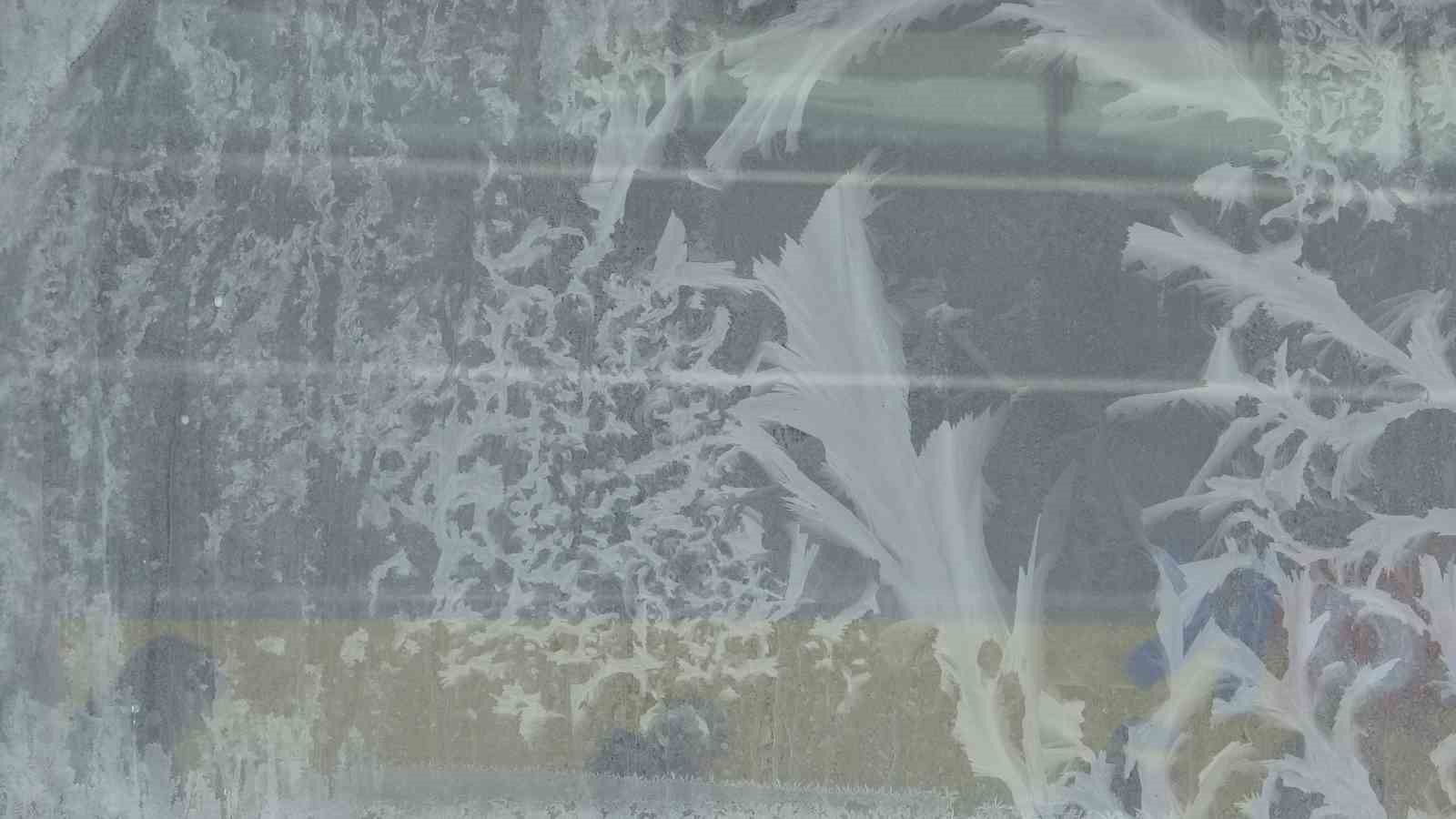 Ardahan dondu; Göle eksi 39,7’yi gördü
Ardahan dondu; Göle eksi 39,7’yi gördü