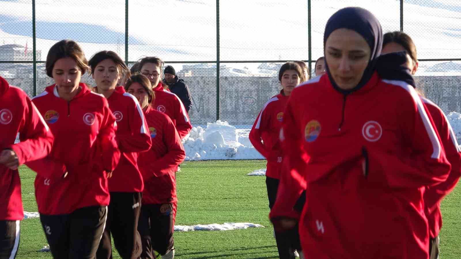Ardahan Kura Kadın Futbol Takım’ının yeni başkanı Songül Çelik oldu
