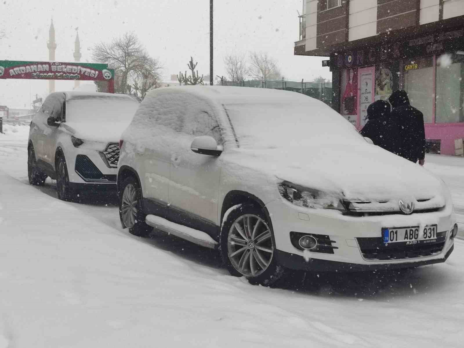 Ardahan yeniden beyaza büründü

