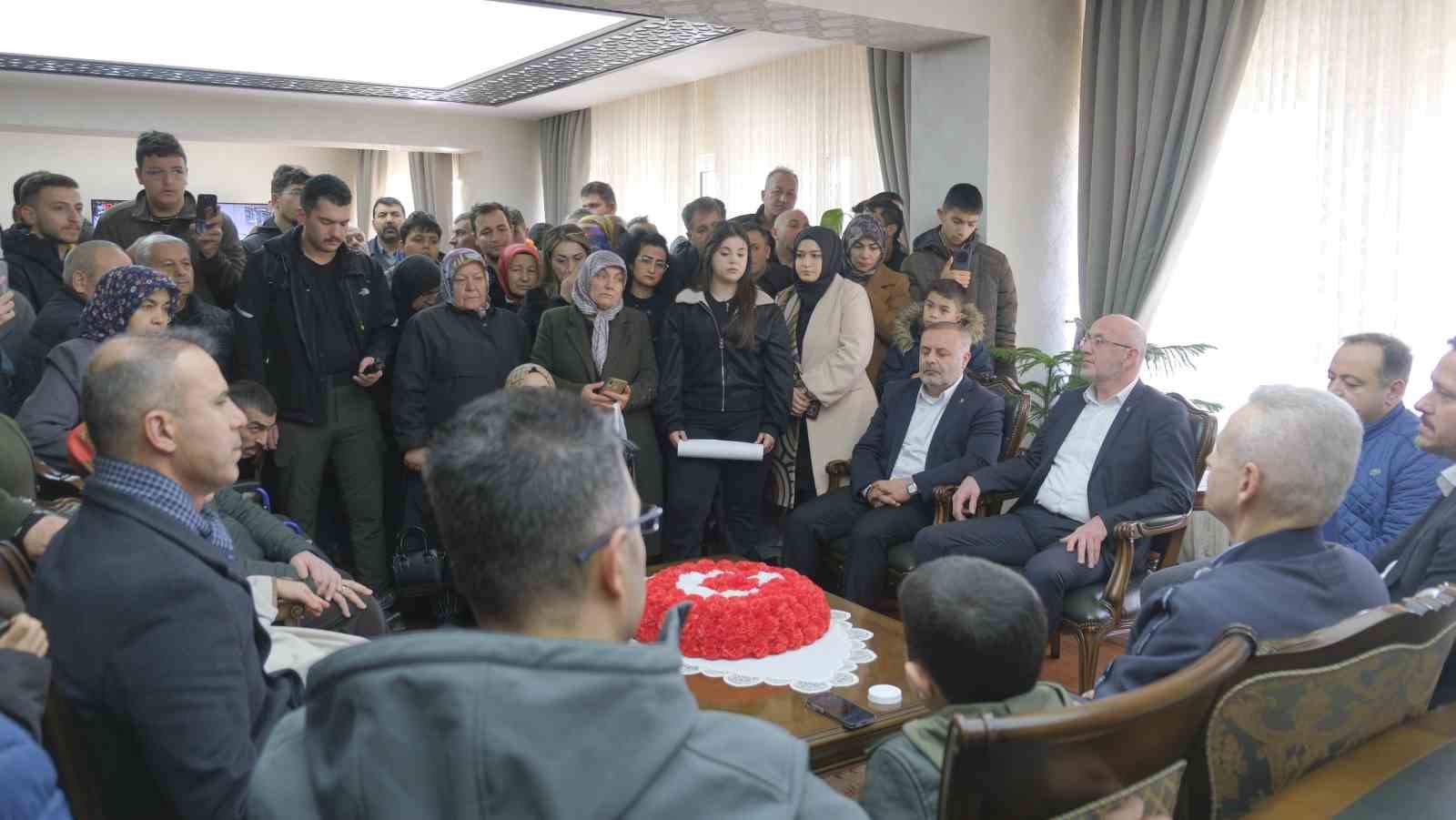 Ardahan’a atanan Vali Mehmet Fatih Çiçekli’yi uğurlama töreninde duygu dolu anlar
