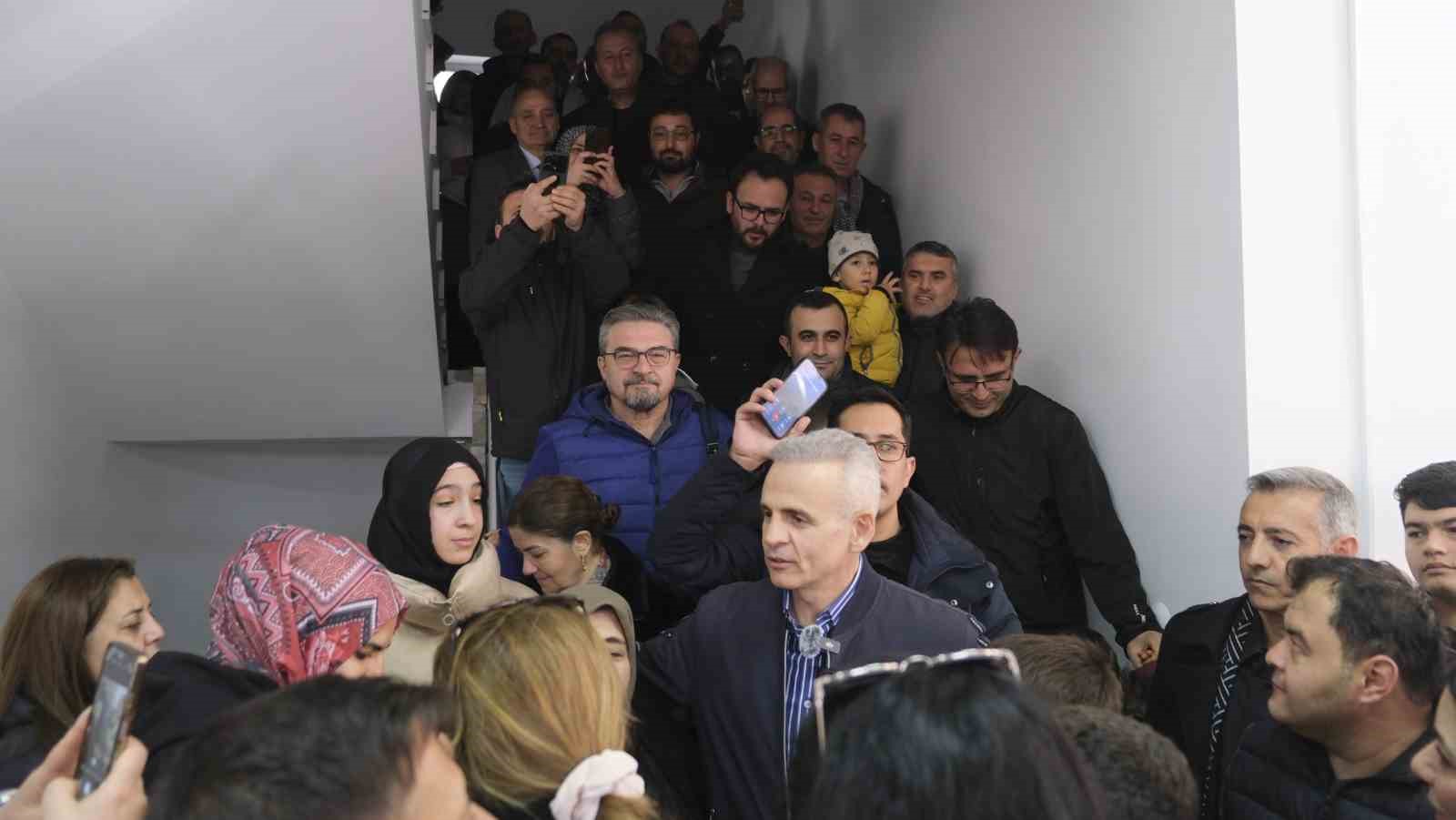 Ardahan’a atanan Vali Mehmet Fatih Çiçekli’yi uğurlama töreninde duygu dolu anlar
