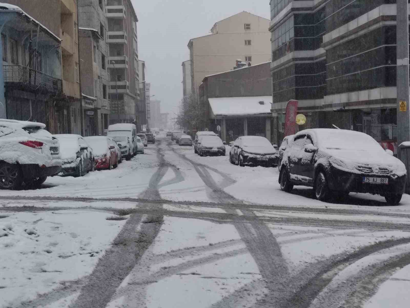 Ardahan’a kış geri geldi
