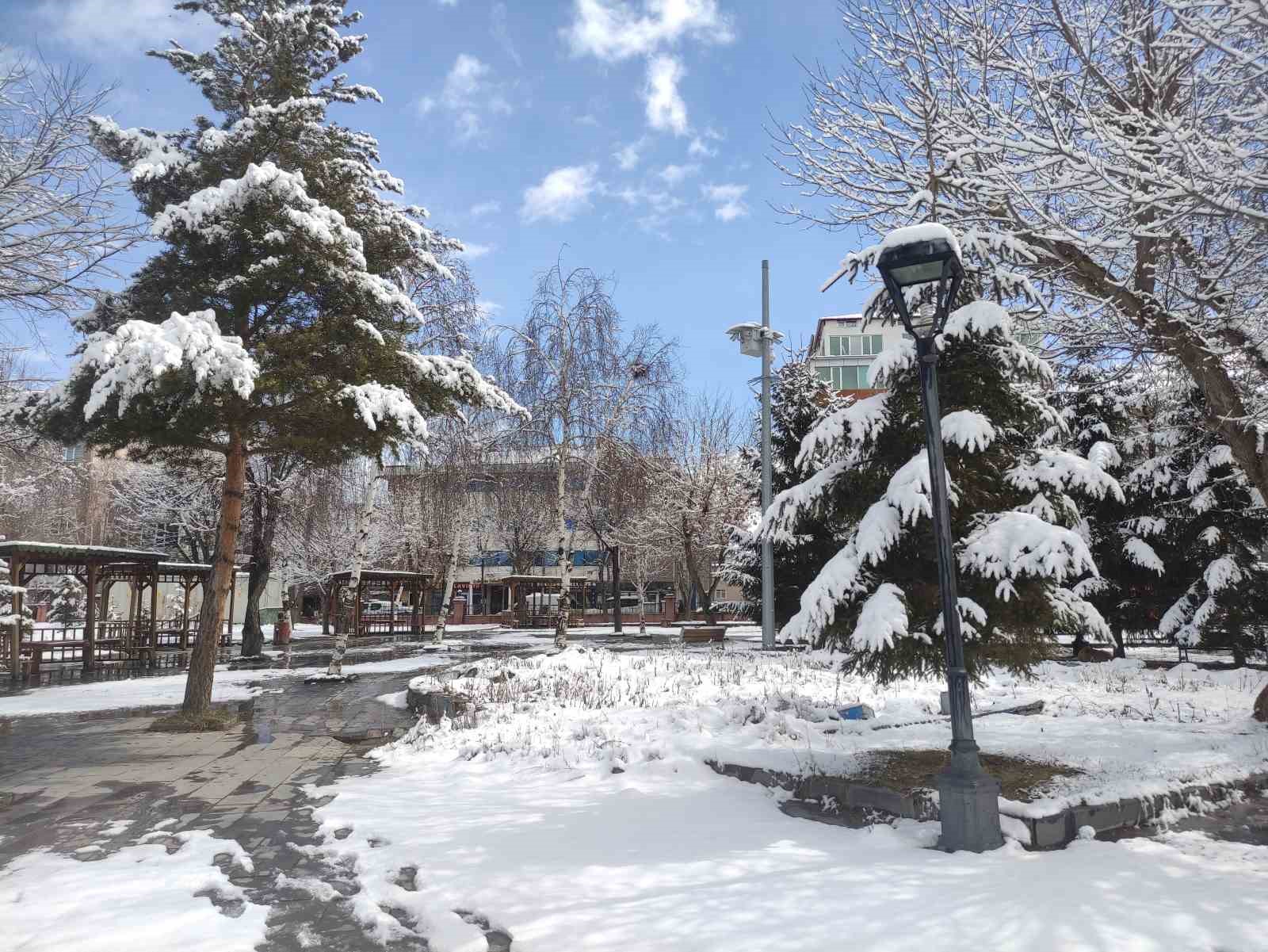 Ardahan’da kar kartpostallık görüntüler sundu
