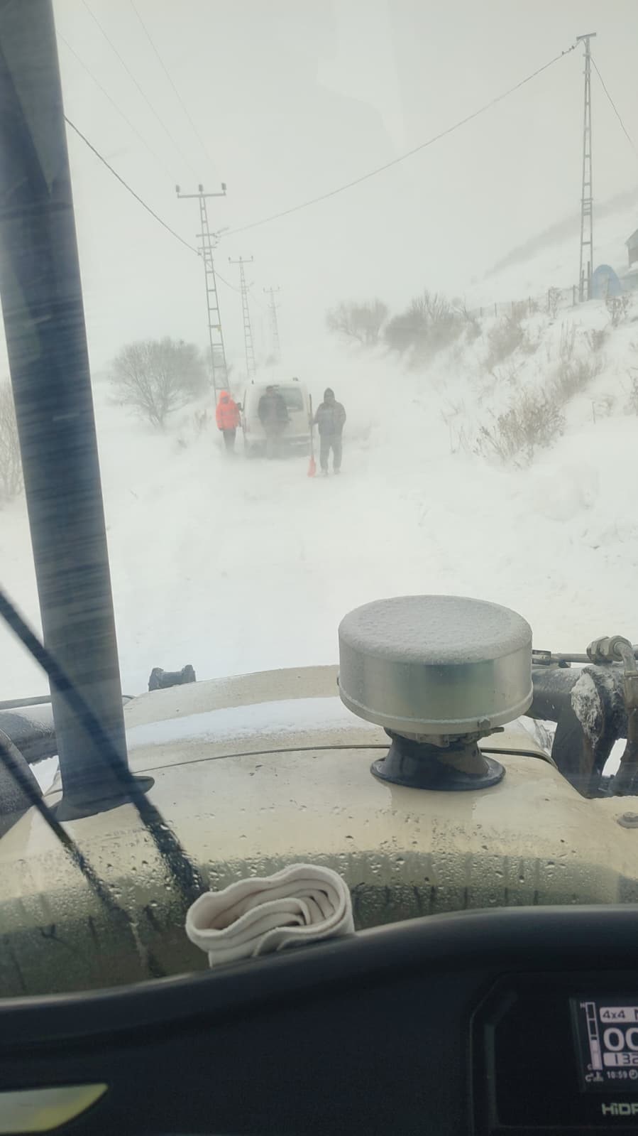 Ardahan’da kar yağışı nedeniyle 35 köy yolu ulaşıma kapandı
