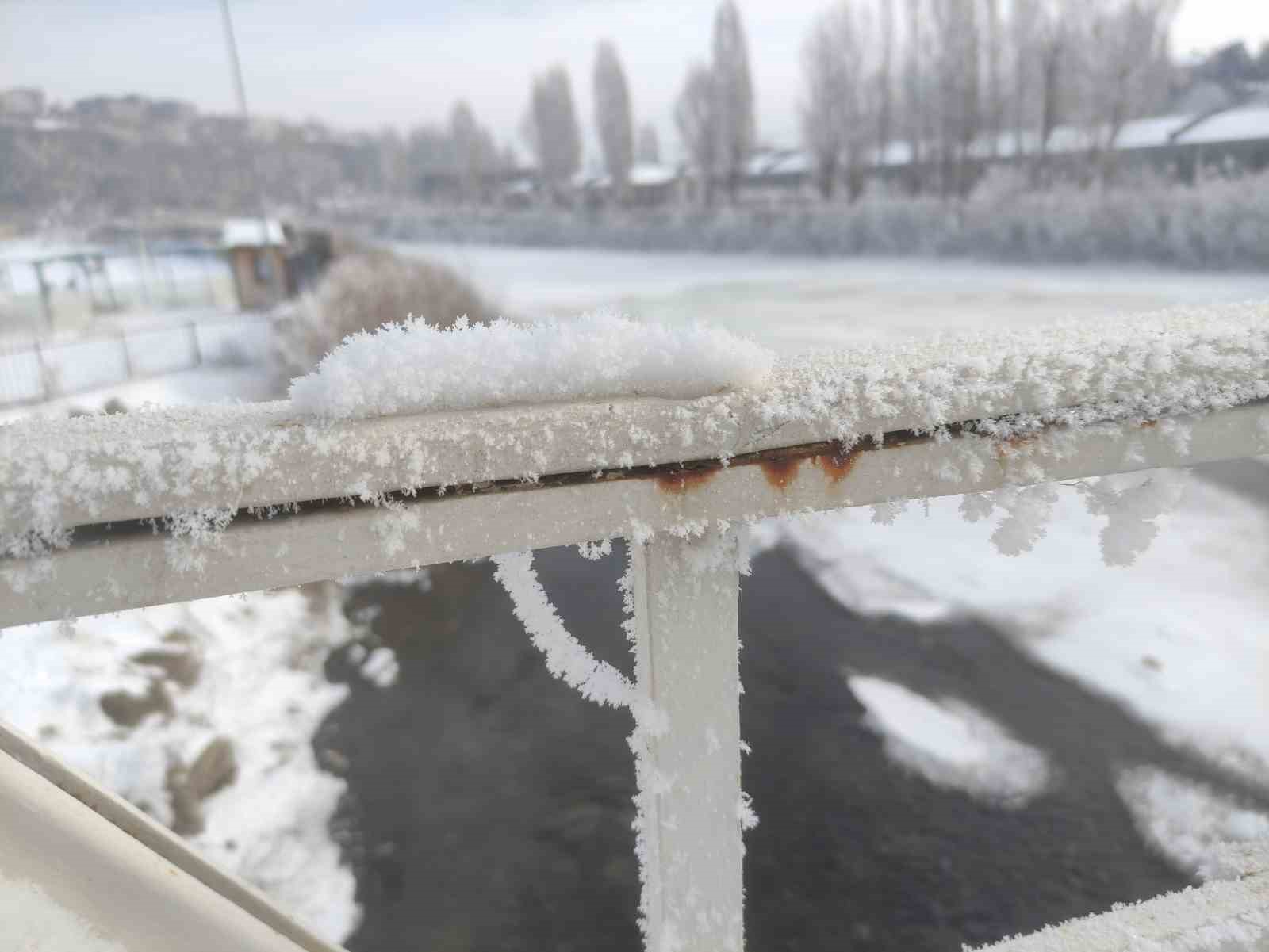 Ardahan’da kar yerini soğuk havaya bıraktı
