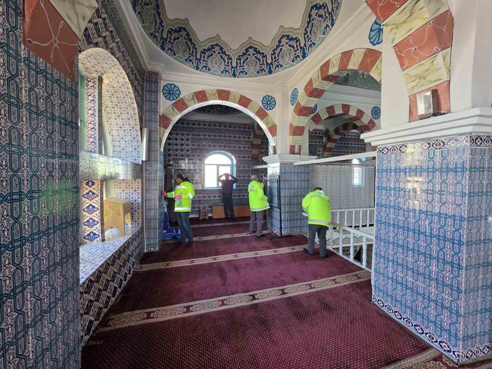 Ardahan’da Ramazan öncesi camilerde temizlik
