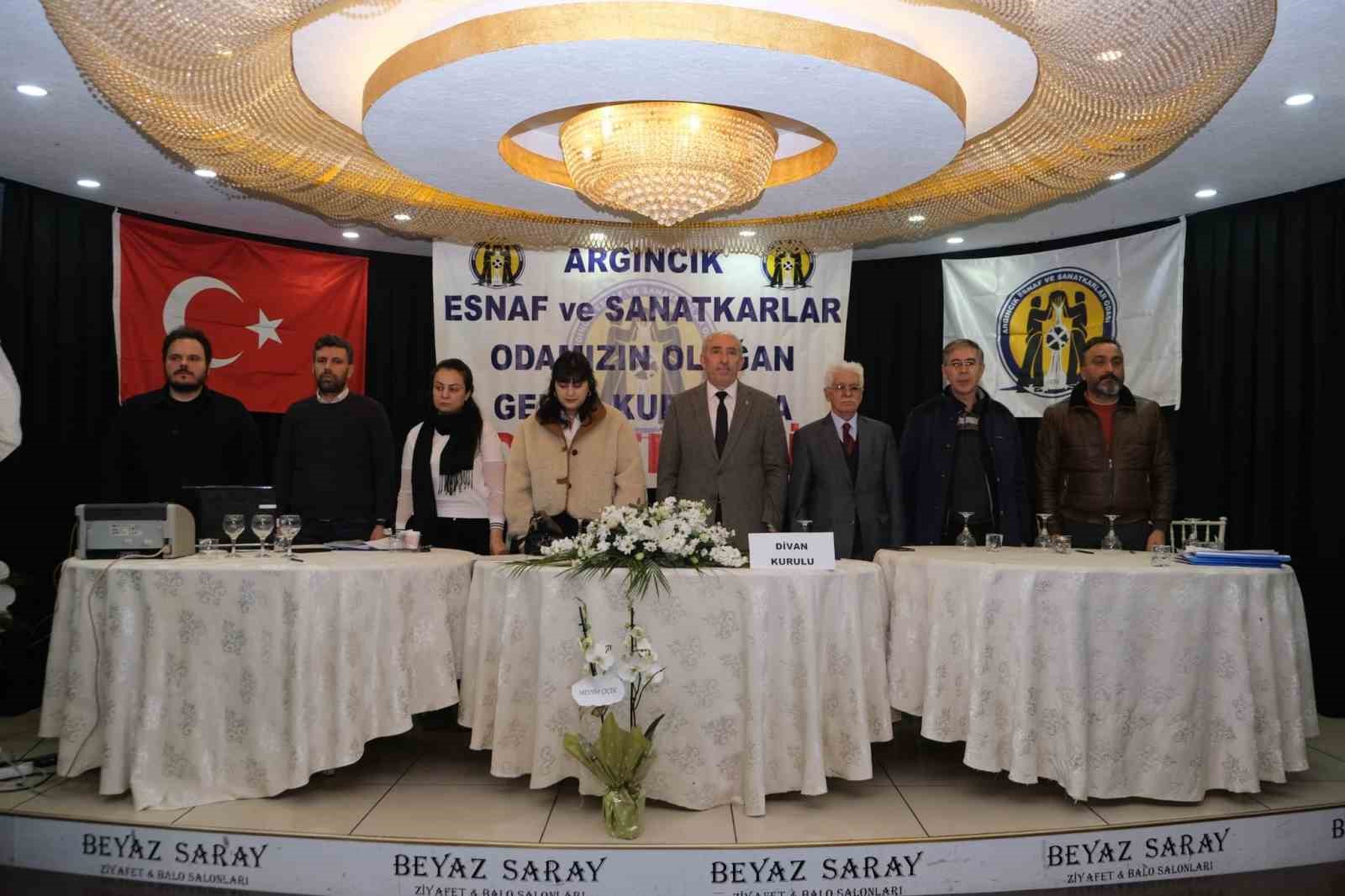 Argıncık Esnaf Odası’nda Akpınar güven tazeledi
