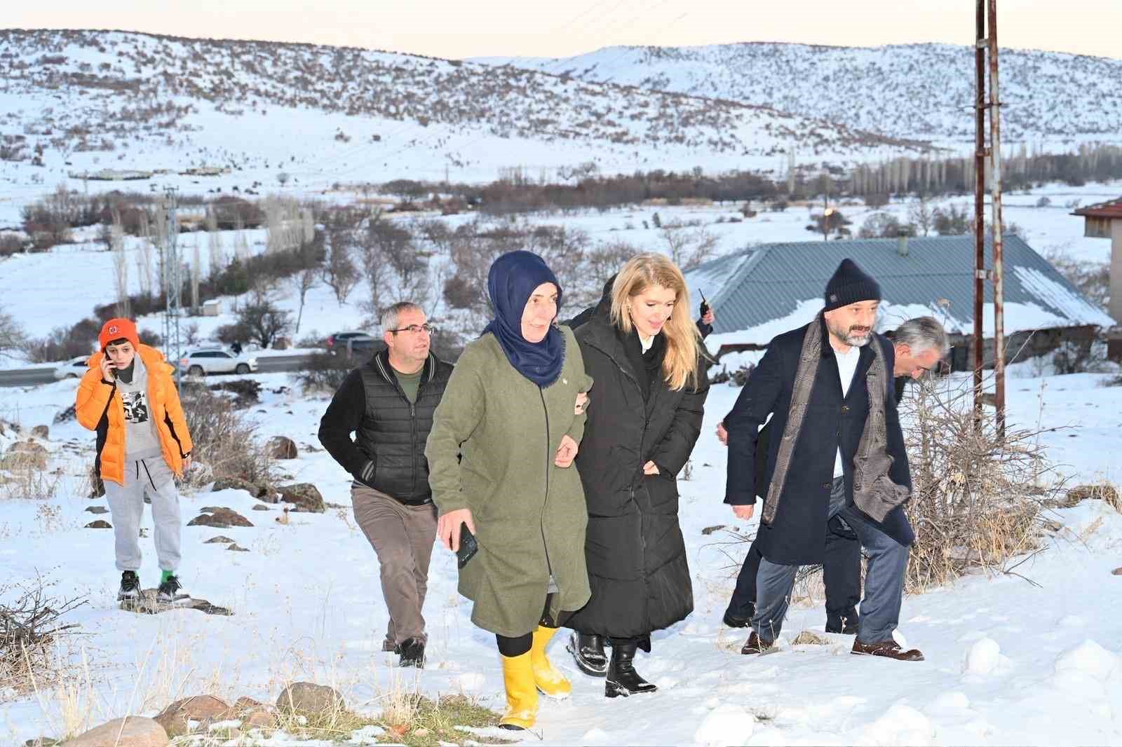 Arguvan’da siyasetin sıcak yüzü
Arguvan’da siyasetin sıcak yüzü