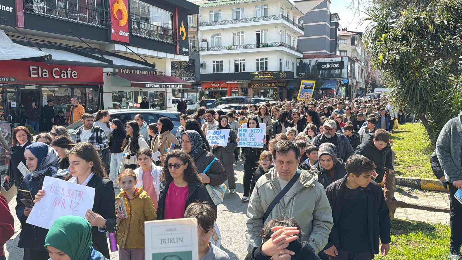 Arhavi’de "Kitap Yolu" yürüyüşü
