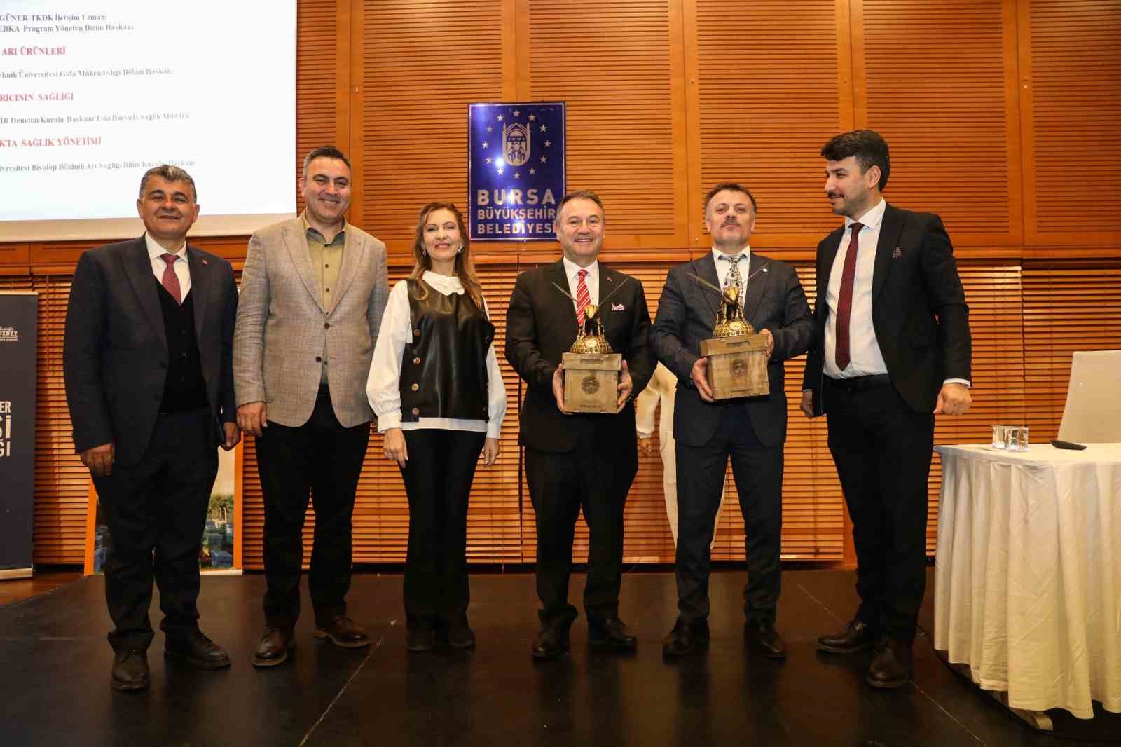 Arıcılık Bursa’da büyükşehir ile canlandı
Arıcılık Bursa’da büyükşehir ile canlandı