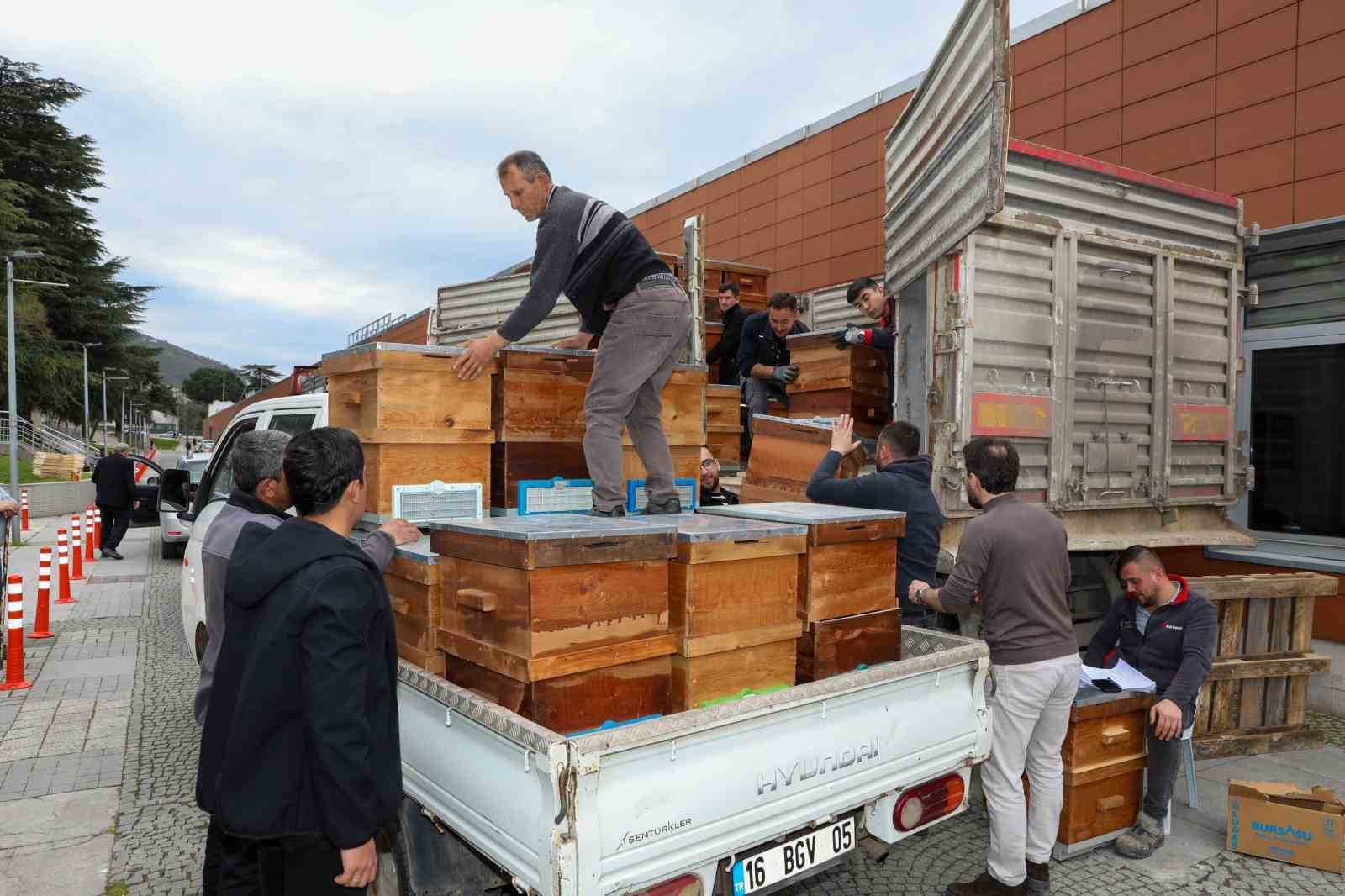 Arıcılık Bursa’da büyükşehir ile canlandı
Arıcılık Bursa’da büyükşehir ile canlandı