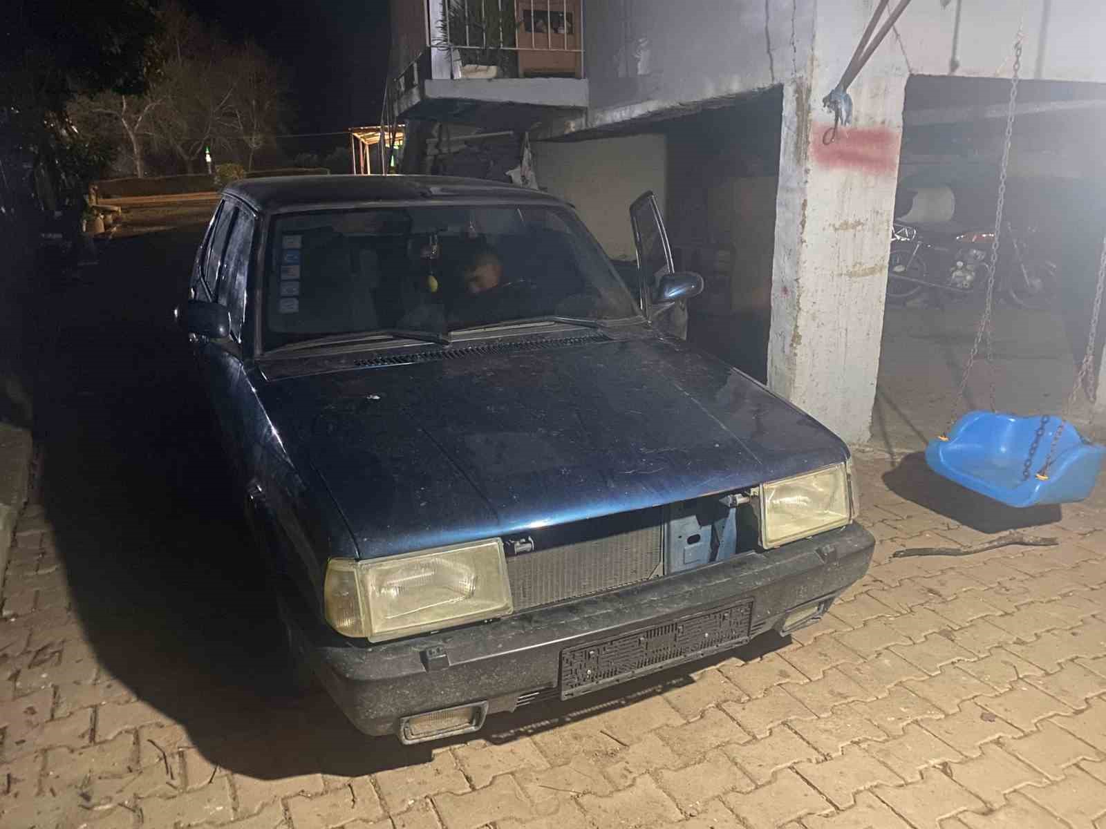 Arkadaşına selam vermek için bastığı kornadan ses çıkmayınca çalındığını fark etti
Arkadaşına selam vermek için bastığı kornadan ses çıkmayınca çalındığını fark etti