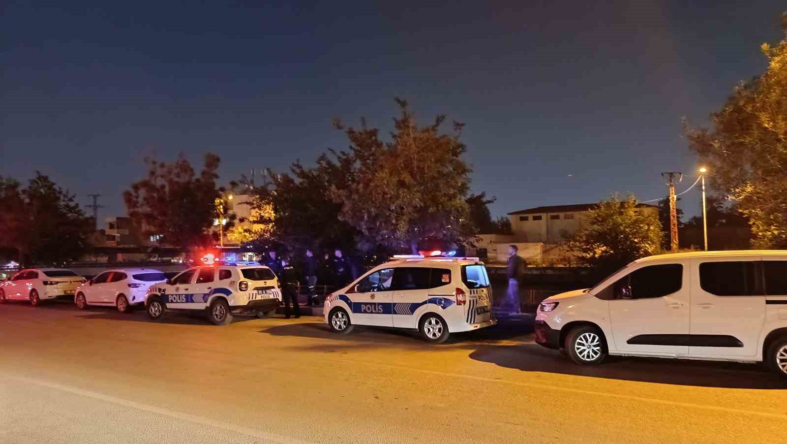 Arkadaşıyla otururken kanala düştü, akıntıya kapılıp kayboldu
