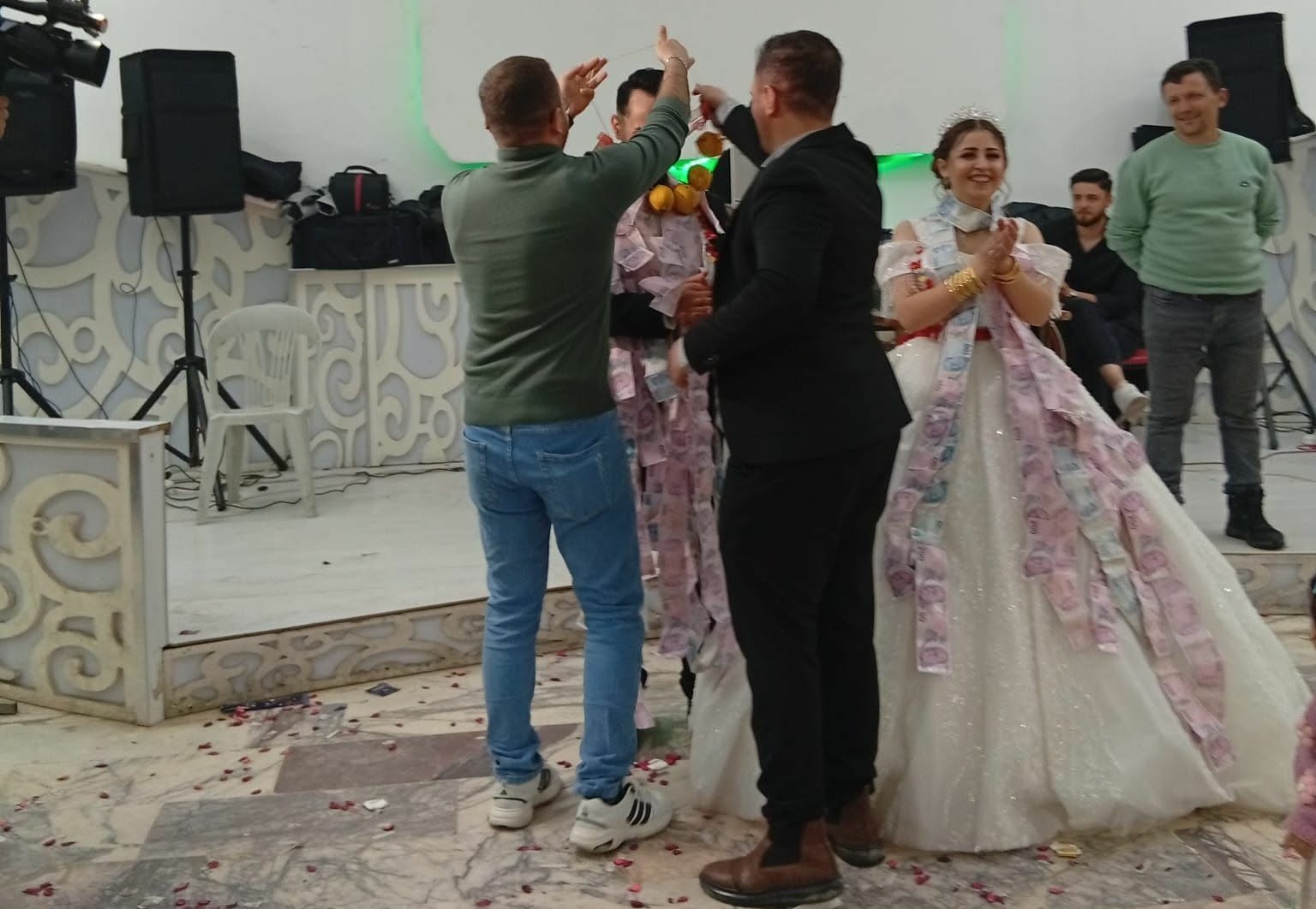 Arkadaşlarından damada ’beşi bir yerde ayva’
