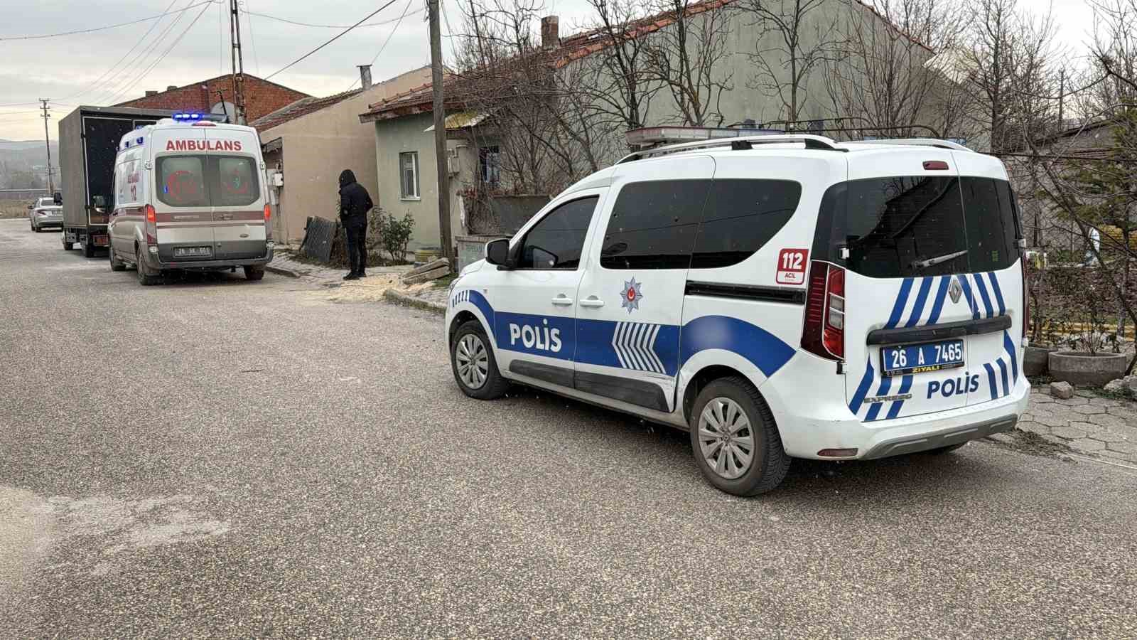 Arkadaşlarıyla alkol aldıktan rahatsızlandı, evinde hayatını kaybetti
