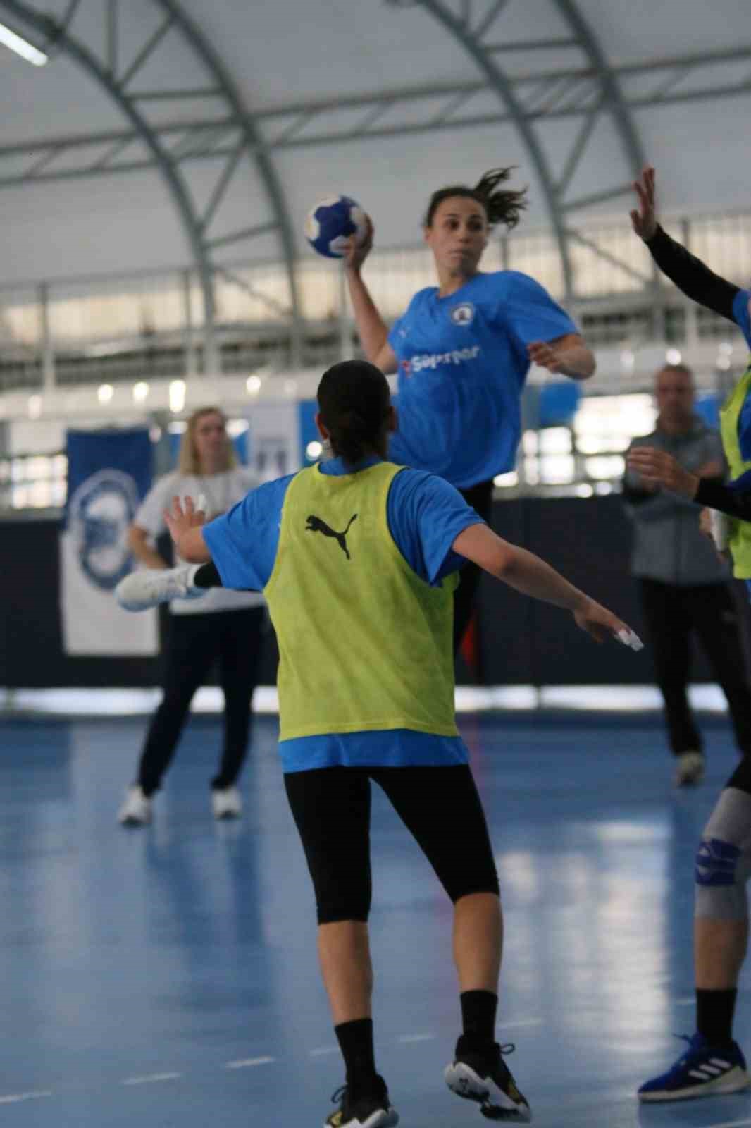 Armada Praxis Yalıkavakspor, Trabzon deplasmanı öncesi hazırlıklarını sürdürüyor
