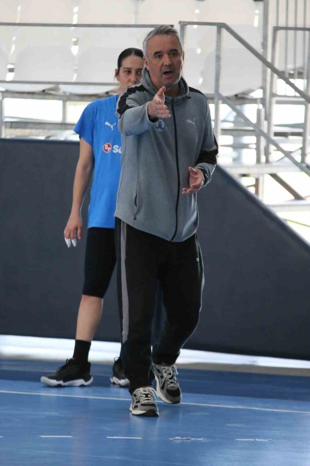 Armada Praxis Yalıkavakspor, Trabzon deplasmanı öncesi hazırlıklarını sürdürüyor
