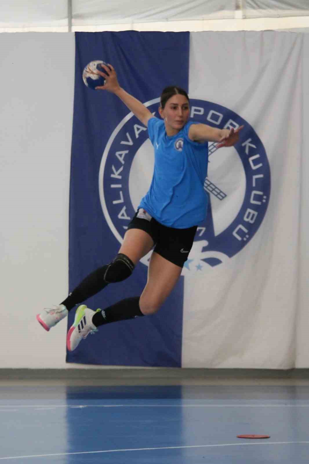 Armada Praxis Yalıkavakspor, Trabzon deplasmanı öncesi hazırlıklarını sürdürüyor
