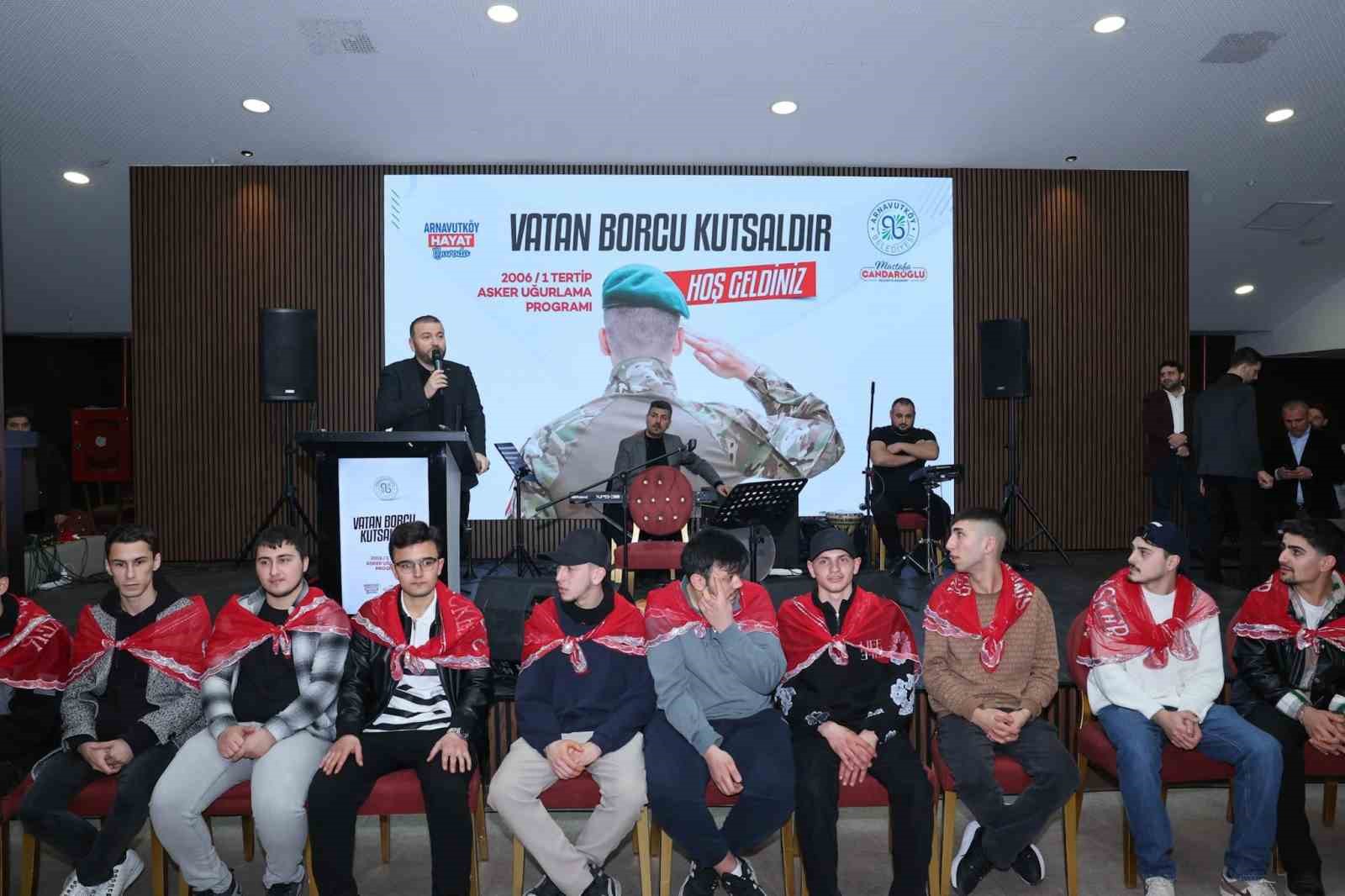 Arnavutköy Belediyesi’nden askere gidecek gençlere kınalı uğurlama
