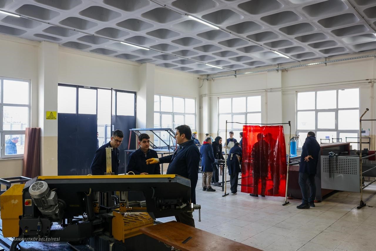 Arnavutköy Belediyesinin kamelyaları meslek liselerinde üretiliyor
