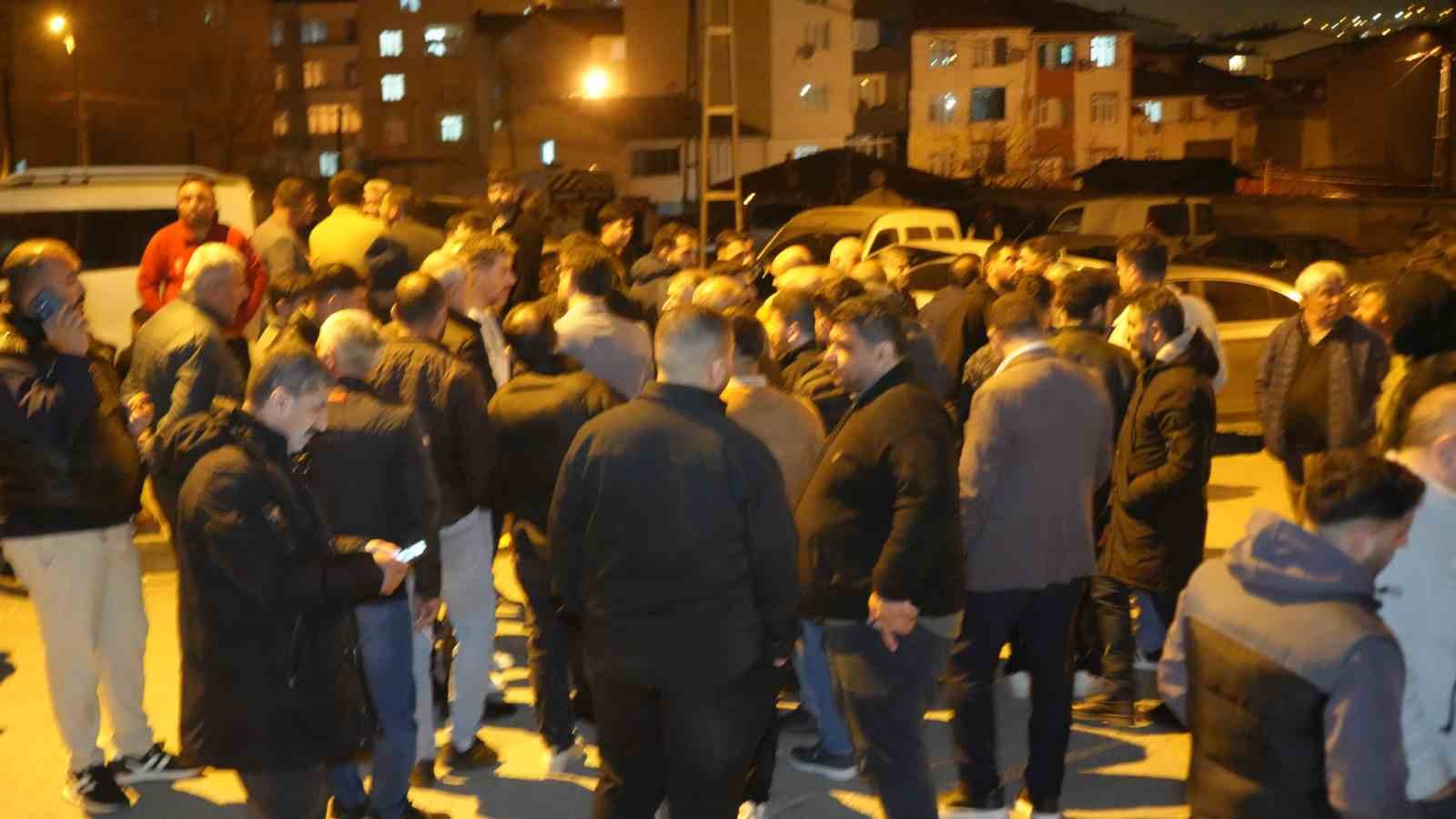 Arnavutköy’de 3 çocuk babası kayboldu: Ailesi ve yakınları seferber oldu
Arnavutköy’de 3 çocuk babası kayboldu: Ailesi ve yakınları seferber oldu