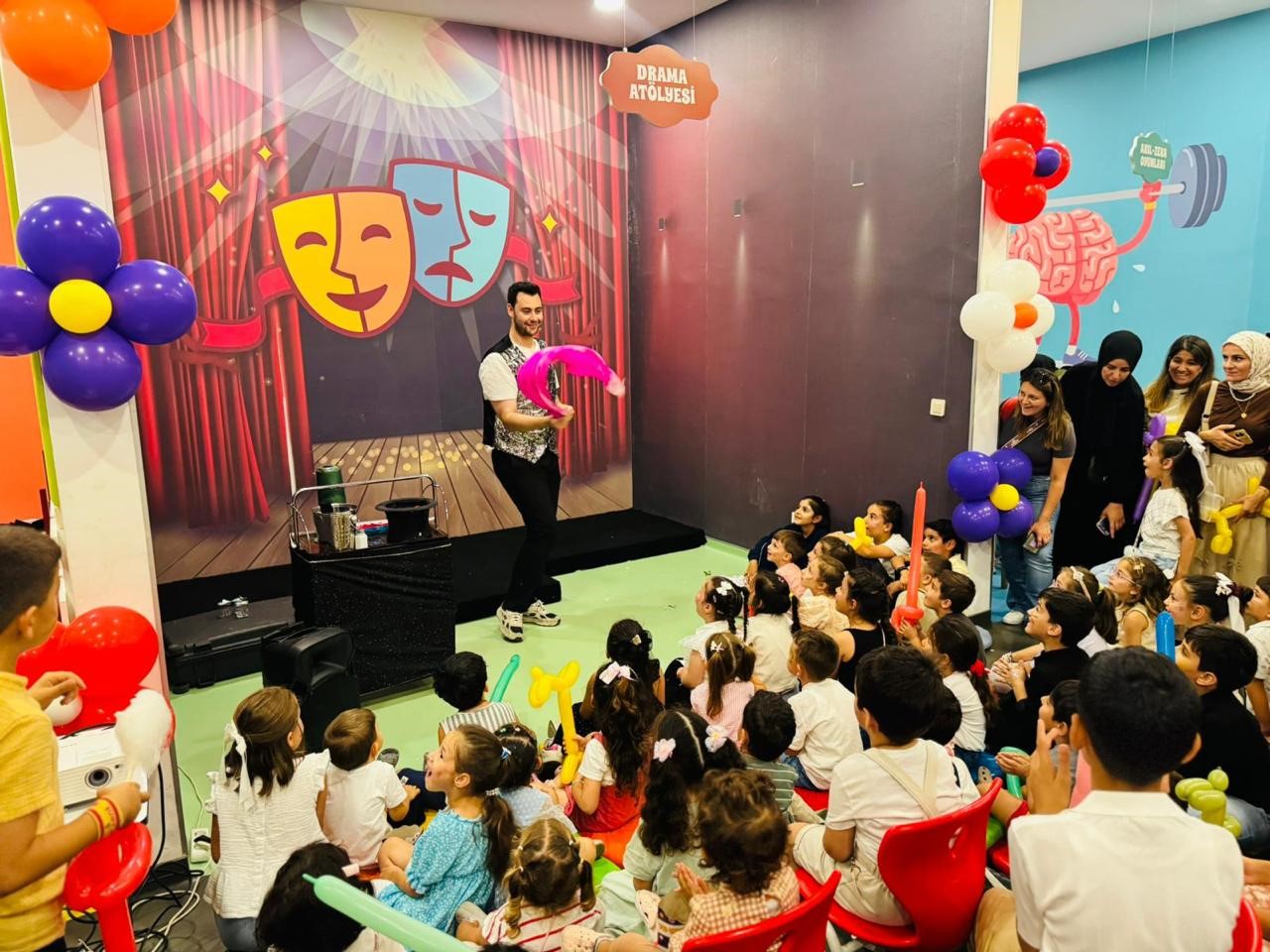 Arnavutköy’de çocuklar karneyi aldı, ödülü kaptı
