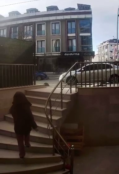 Arnavutköy’de kadın kuaföründe "ödeme yapmadan kaçtı" iddiası
