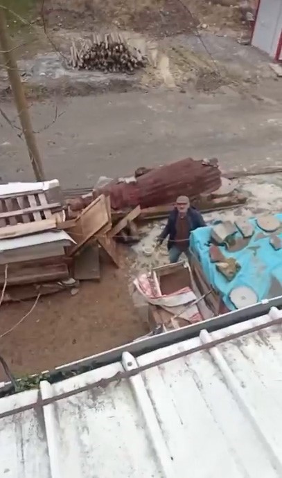 Arnavutköy’de komşuların kavgası kamerada
