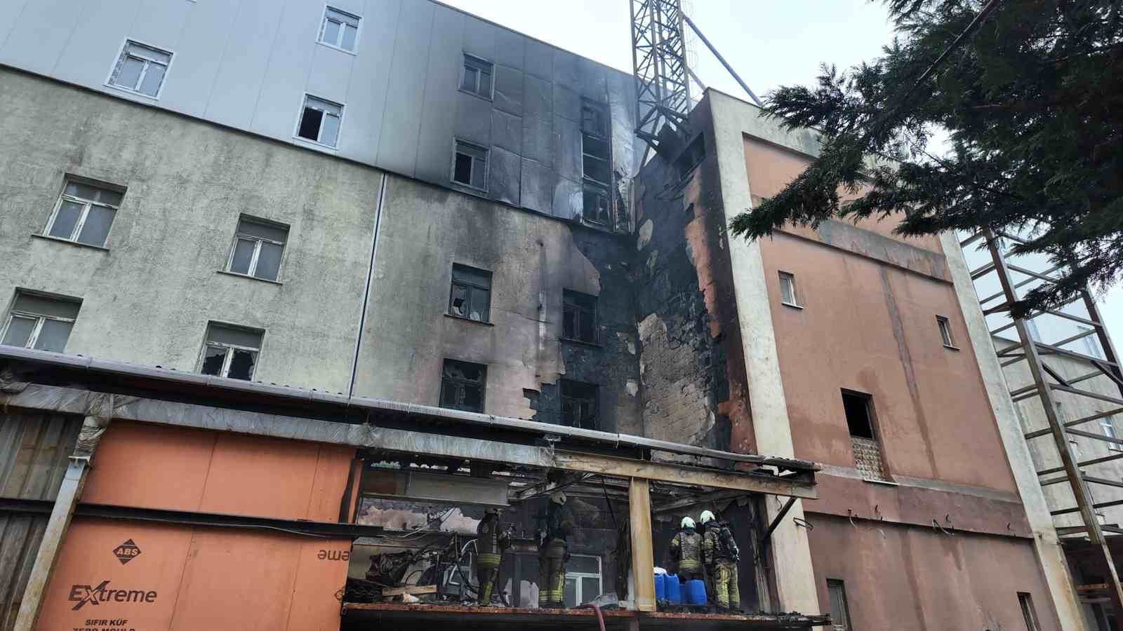 Arnavutköy’de korkutan fabrika yangını
