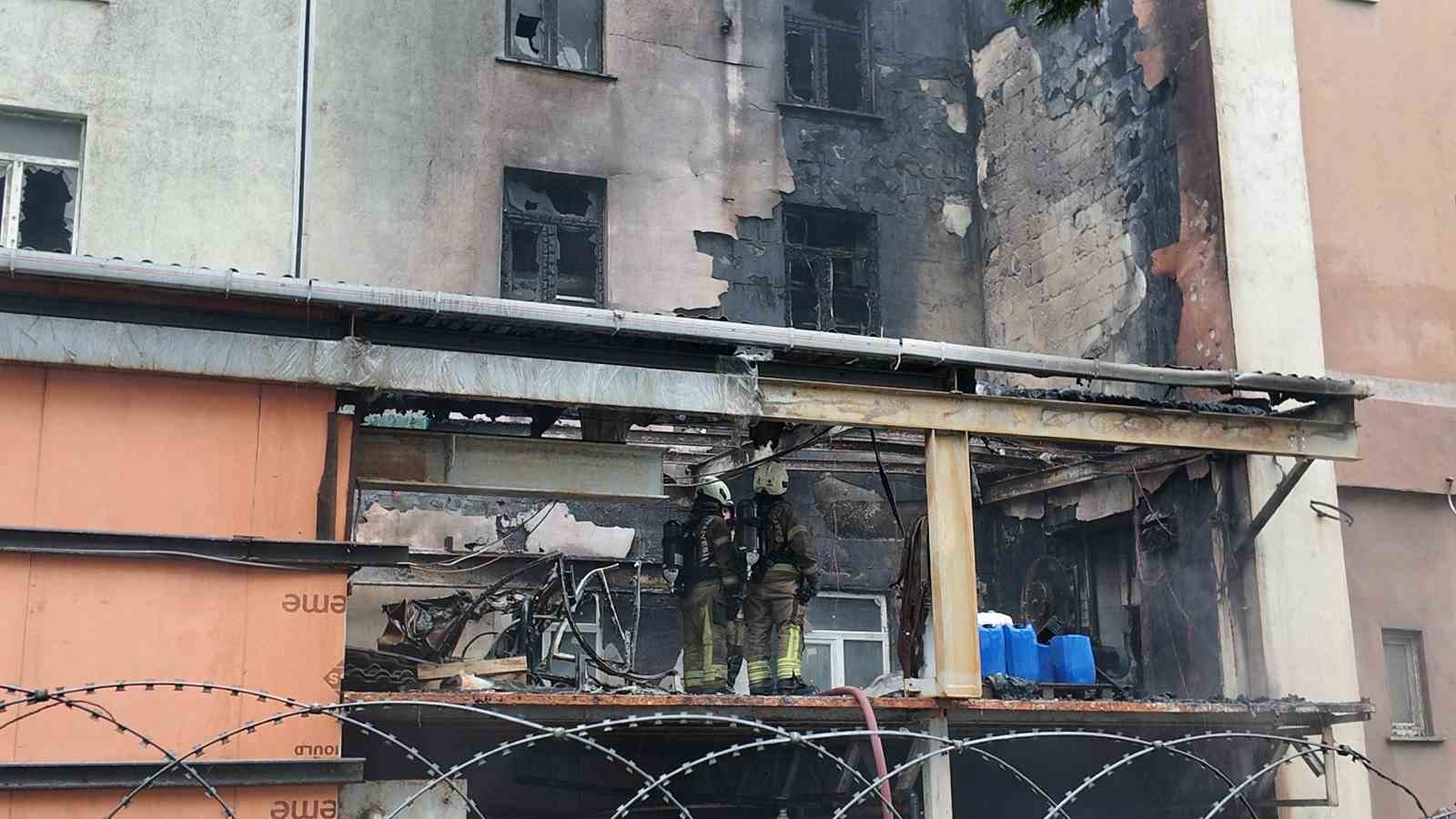 Arnavutköy’de korkutan fabrika yangını
