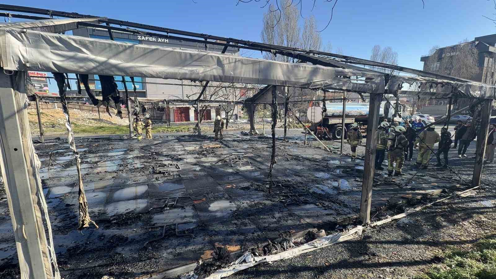 Arnavutköy’de MHP’nin iftar çadırında yangın
