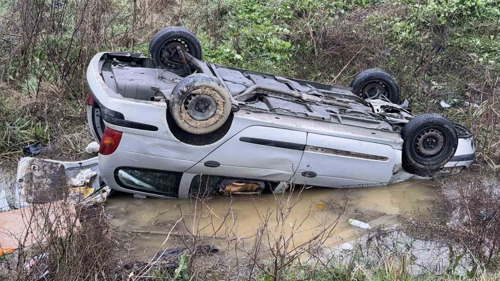 Arnavutköy’de otomobil su kanalına uçtu: Sürücü yaralı
