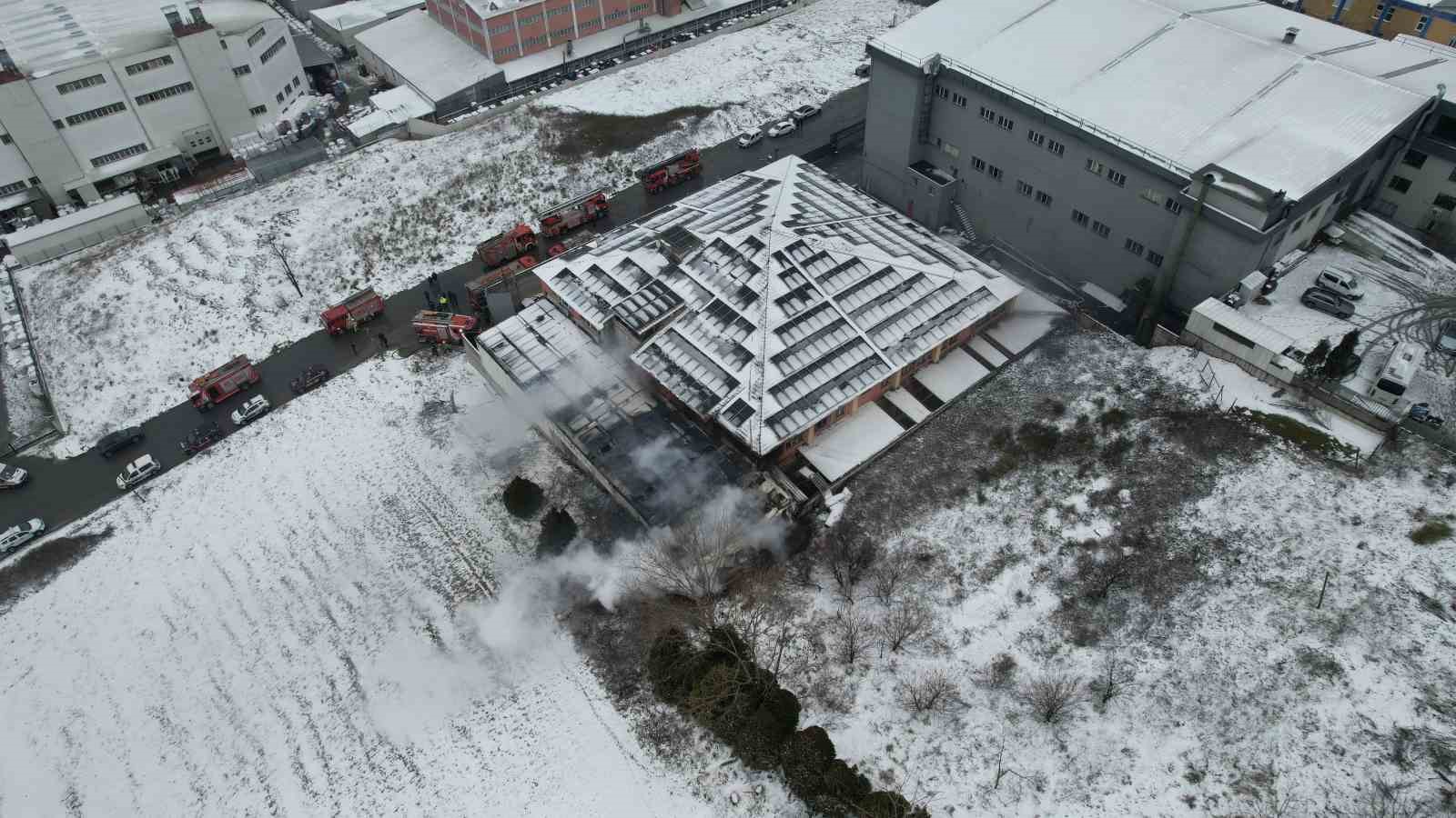 Arnavutköy’de plastik fabrikasında yangın
