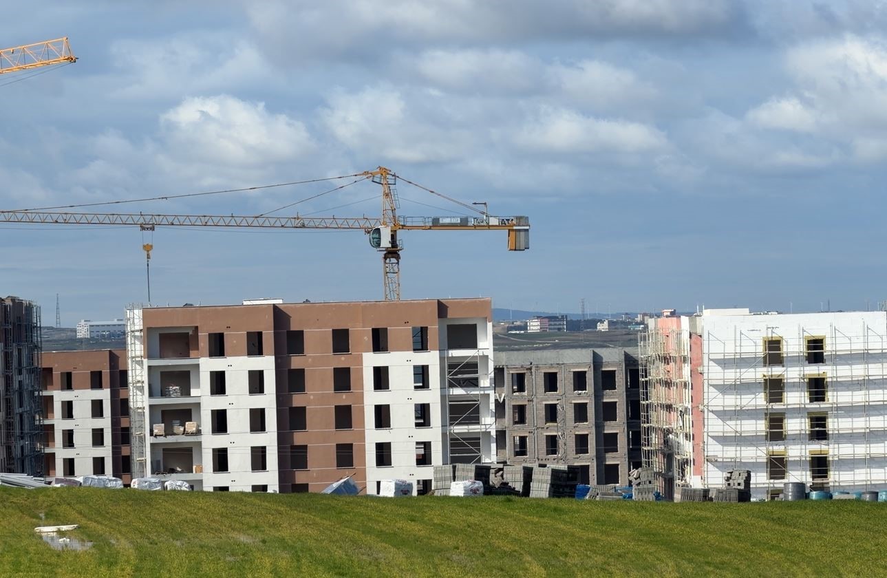 Arnavutköy’de şantiyede düşen genç işçi hayatını kaybetti
