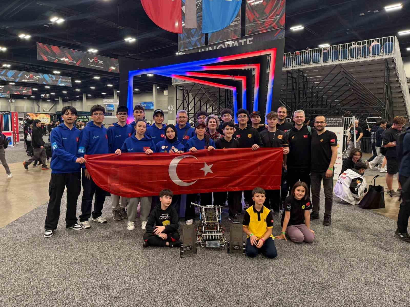 Arnavutköylü gençler ABD’de düzenlenen ‘Dünya Robot Şampiyonası’nda’ ülkemizi temsil etti
