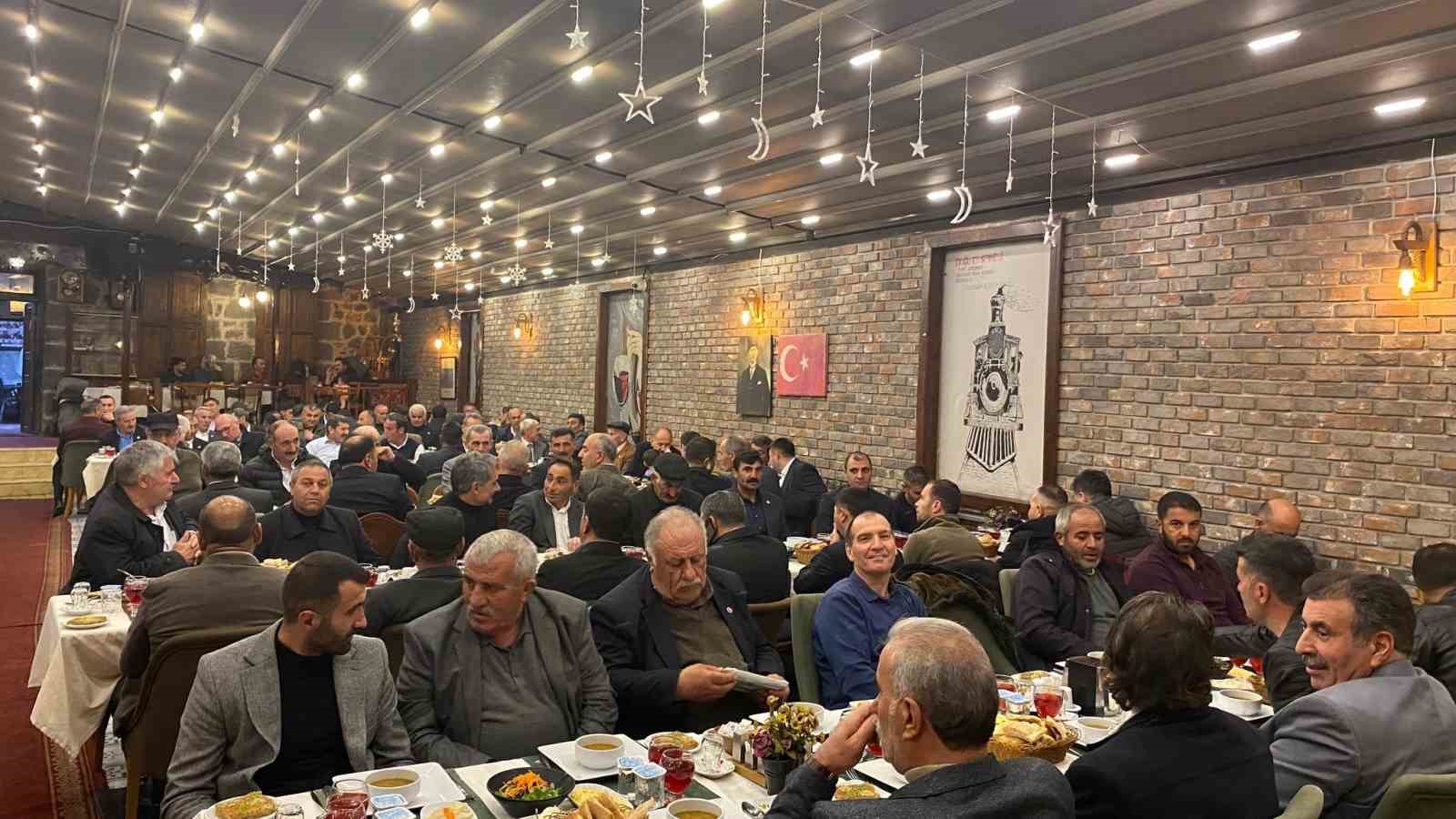 Arpaçay Kaymakamı Akköz, muhtarlarla iftar sofrasında buluştu
