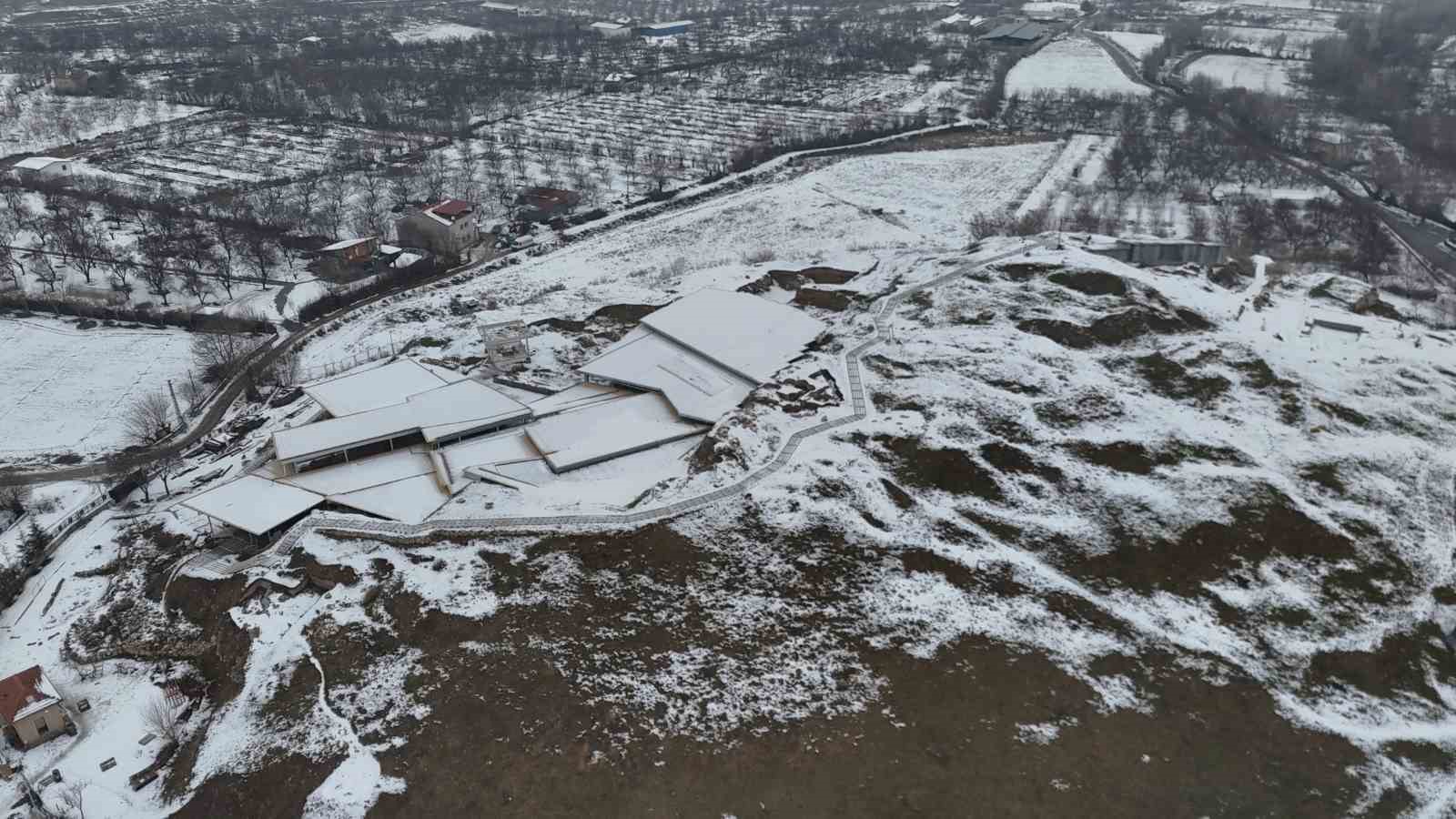 Arslantepe Höyüğü karla kaplı haliyle havadan görüntülendi
