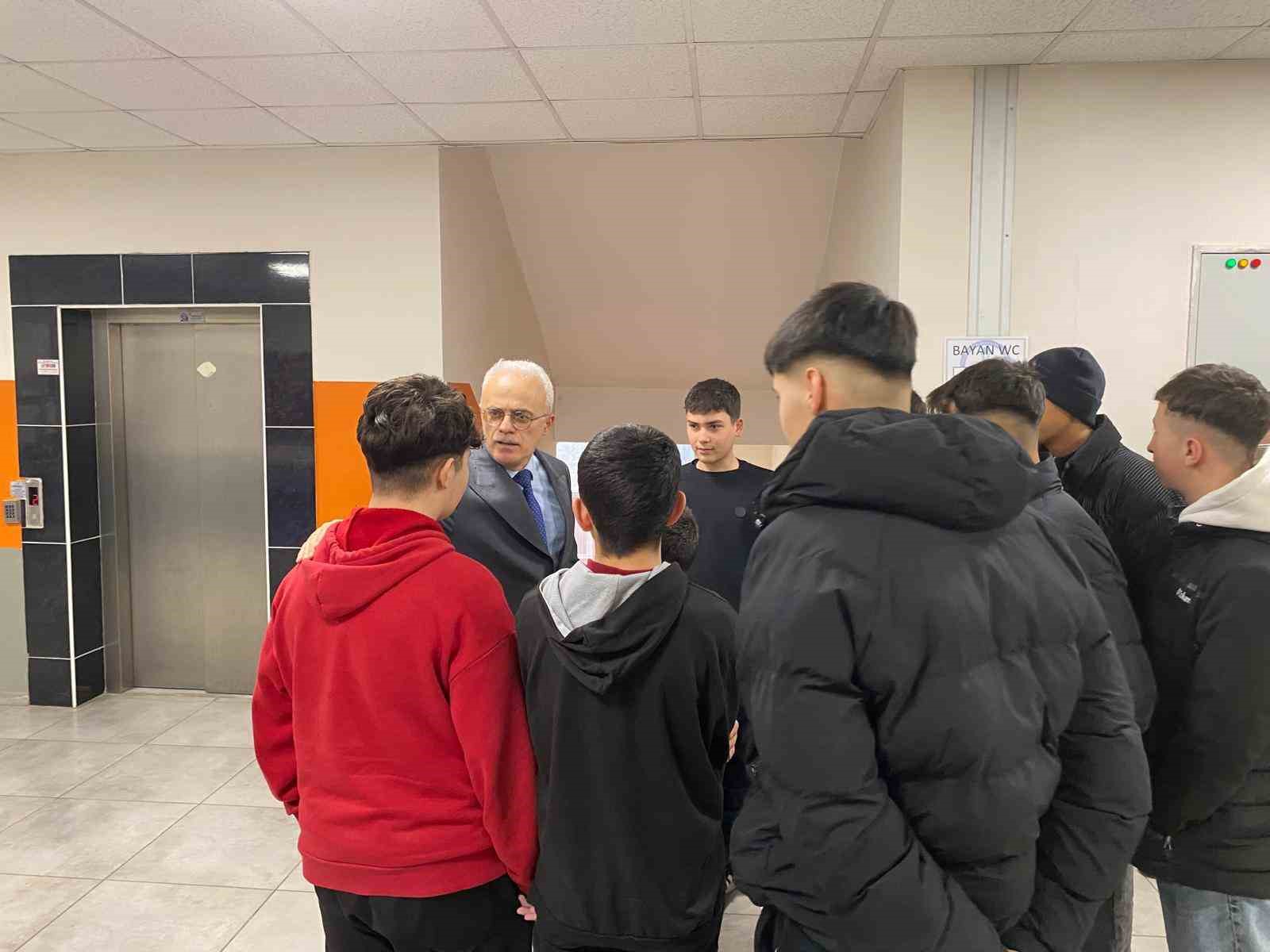 Arslantürk liseli gençlerle bir araya geldi
