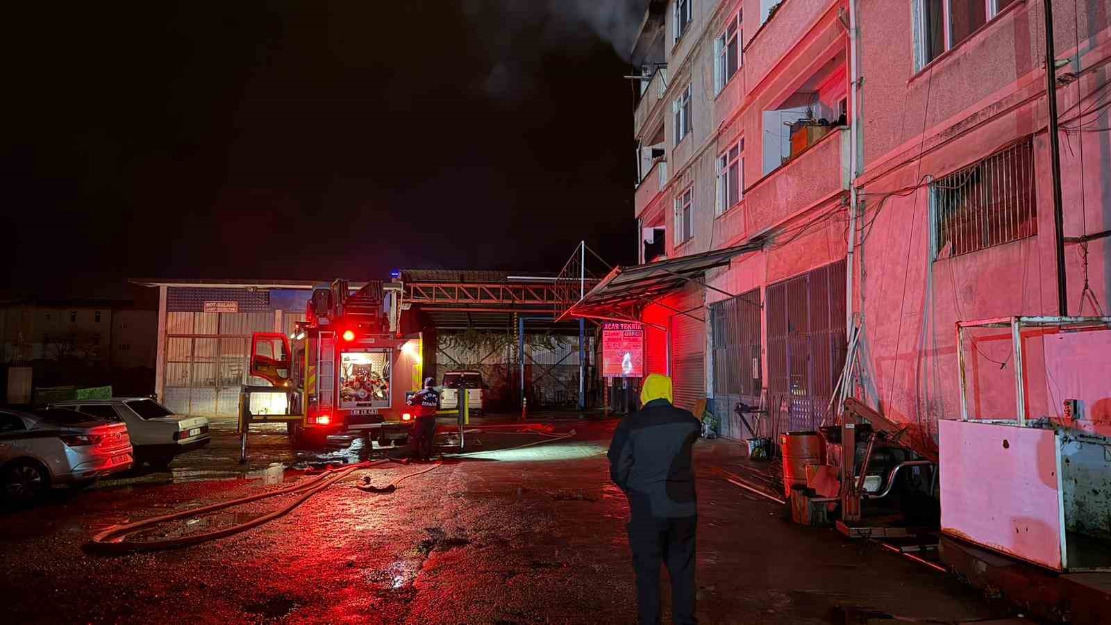 Artvin Hopa’da apartman dairesinde yangın paniği
