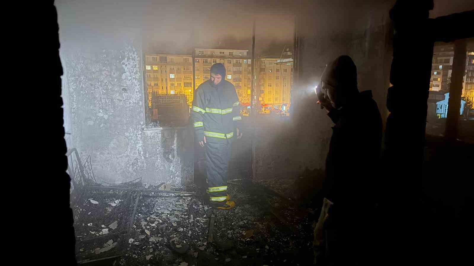 Artvin Hopa’da apartman dairesinde yangın paniği
